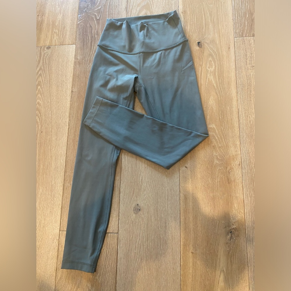 Lululemon Wunder Under 7/8 length Sz 4
